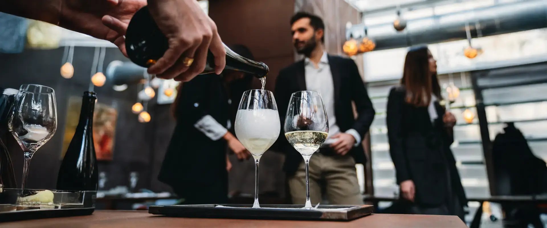 black-opal_events-entertainment_experience-extraordinary-1 black-opal_events-entertainment_experience-extraordinary-1